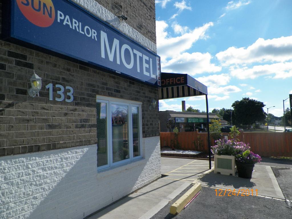 Sunparlor Motel Leamington Exterior photo