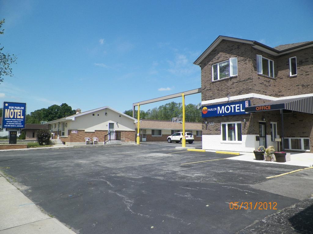 Sunparlor Motel Leamington Exterior photo
